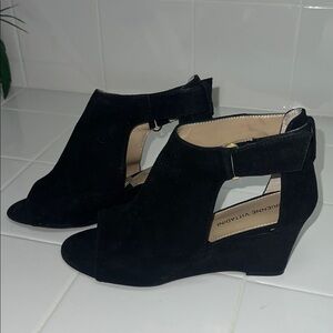 Adrienne Vittadini Black Wedge Sandals